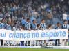 Crianças entram em campo com o time do Grêmio na partida contra o Corinthians pelo Brasileirão 2012
