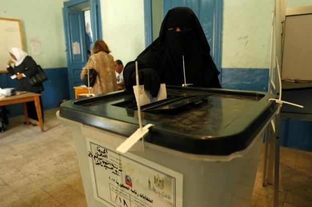 Segundo turno das eleições egípcias se inicia em clima tenso MOHAMMED ABED/AFP