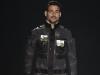 Cauã Reymond desfilou para Alexandre Herchcovith. A moda verão do estilista teve mix de inspiração militar com navy.