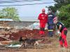 O desafio de encontrá-los com rapidez e garantir socorro imediato coube a 38 cães das unidades de resgate e salvamento da ONG K-9 de Creixell