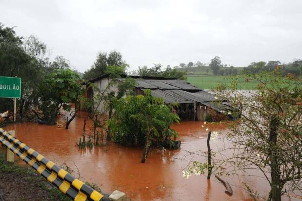 Chuva já afeta mais de 57 mil pessoas em 17 municípios do Paraná Coordenadoria da Defesa Civil do Paraná,Divulgação/Coordenadoria da Defesa Civil Chuva já afeta mais de 57 mil pessoas em 17 municípios do Paraná Coordenadoria da Defesa Civil do Paraná,Divulgação/Coordenadoria da Defesa Civil