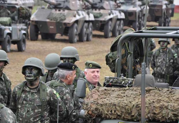 Argentina e Brasil realizam manobras militares conjuntas Comunicação Social da 1ª 1ª Brigada de Cavalaria Mecanizada/