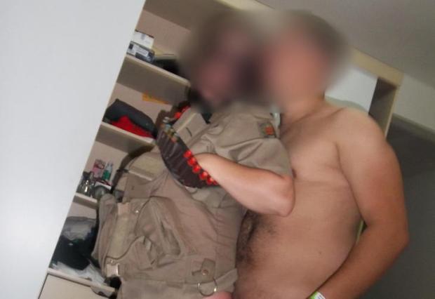 Imagens mostram policiais em cenas íntimas com mulher vestindo farda da PM no Meio-Oeste de Santa Catarina Divulgação/Divulgação Imagens mostram policiais em cenas íntimas com mulher vestindo farda da PM no Meio-Oeste de Santa Catarina Divulgação/Divulgação