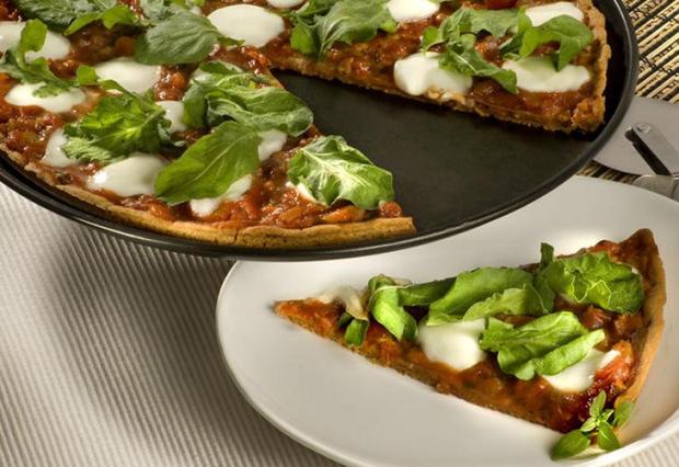 Faça uma pizza com massa de biscoito isabela/reprodução Faça uma pizza com massa de biscoito isabela/reprodução