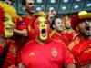Torcedores da Espanha cantam seus gritos de guerra