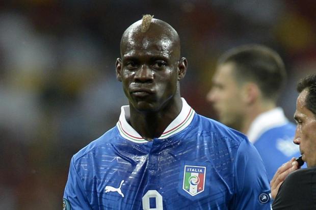 Dirigente do Milan confirma acerto com o atacante Balotelli AFP PHOTO / FILIPPO MONTEFORTE/AFP