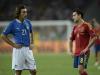 Craques da Itália e da Espanha, Pirlo e Xavi, ficam lado à lado em campo
