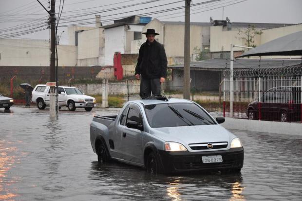 Chuva provoca alagamentos e prejudica o trânsito em Pelotas  Nauro Júnior/Agencia RBS