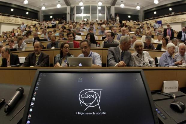 Cientistas anunciam "sólidas evidências" da “partícula de Deus” Denis Balibouse/AFP Cientistas anunciam "sólidas evidências" da “partícula de Deus” Denis Balibouse/AFP