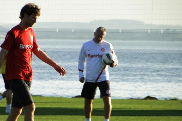 Bolatti assume vaga de Guiñazu e compõe o meio com Elton contra o Cruzeiro Alexandre Ernst/AgênciaRBS