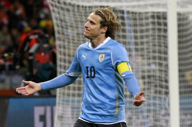 Agora é confirmado: Forlán chega às 14h43min de sábado na Capital ap/AP Agora é confirmado: Forlán chega às 14h43min de sábado na Capital ap/AP