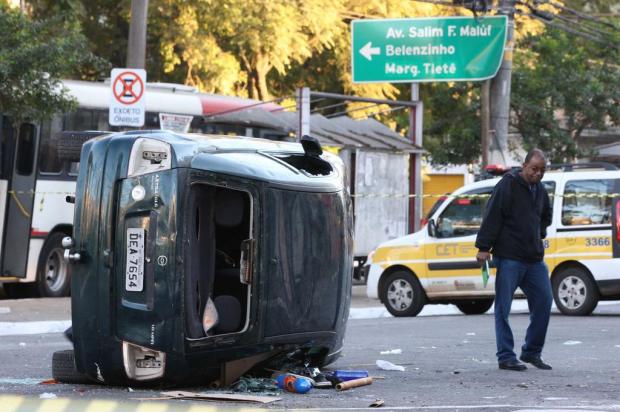 Motorista atropela  torcedores do Corinthians em São Paulo Luiz Guarnier/AE