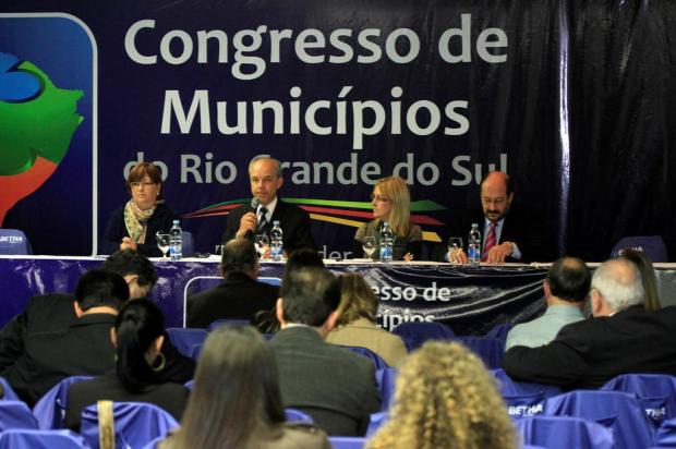Painel sobre condutas proibidas em ano eleitoral abre segundo dia do 32º Congresso de Municípios Cristiano Sant'Anna/Divulgação Painel sobre condutas proibidas em ano eleitoral abre segundo dia do 32º Congresso de Municípios Cristiano Sant'Anna/Divulgação