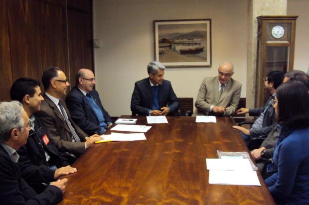 Reitor da UFRGS recebe comando de greve dos professores da universidade Andes - UFRGS/Divulgação Reitor da UFRGS recebe comando de greve dos professores da universidade Andes - UFRGS/Divulgação