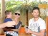 A atriz Sharon Stone, o filho Quinn e o namorado Martin Mica passeando na Praia de Laranjeiras.