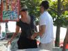 Sharon Stone e o namorado Martin Mica passeando na Praia de Laranjeiras.