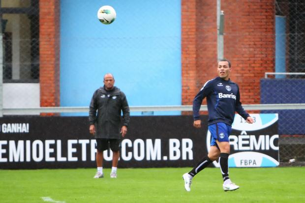 Luxa aprimora cruzamentos e prepara Léo Gago para atuar na lateral esquerda Lucas Uebel, Divulgação Grêmio/