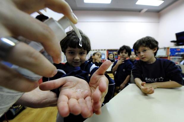 Escolas investem em orientações aos alunos para conter avanço da gripe A Ricardo Duarte/Agencia RBS