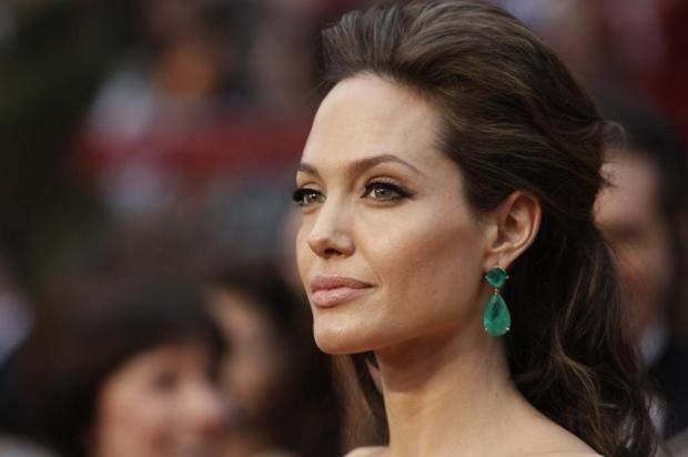 Angelina Jolie vende joias e doa dinheiro para construção de escolas AP/AP Angelina Jolie vende joias e doa dinheiro para construção de escolas AP/AP