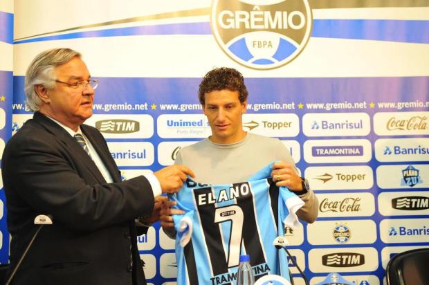 "Jogar com a 7 é uma honra", diz Elano em sua apresentação  Tadeu Vilani/Agencia RBS