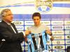 O Grêmio apresentou nesta terça-feira o meia Elano, que recebeu a camisa 7