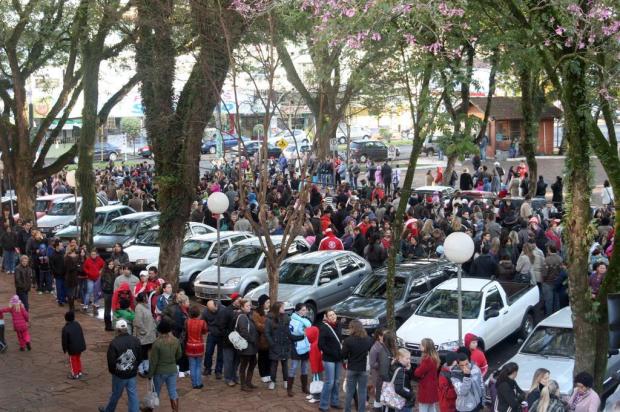 Cerca de 5 mil pessoas fazem fila para se vacinar em Santa Rosa Luís Paulo Soares/Especial