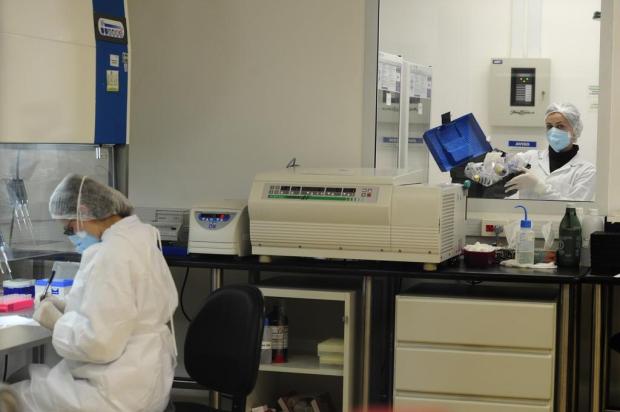 Por dentro do Lacen: saiba como funciona o laboratório que confirma a gripe A no Estado Mauro Vieira/Agencia RBS Por dentro do Lacen: saiba como funciona o laboratório que confirma a gripe A no Estado Mauro Vieira/Agencia RBS