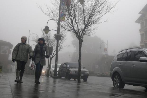 Cerração completa clima de inverno na Serra Vanessa Franzosi/Agência RBS Cerração completa clima de inverno na Serra Vanessa Franzosi/Agência RBS