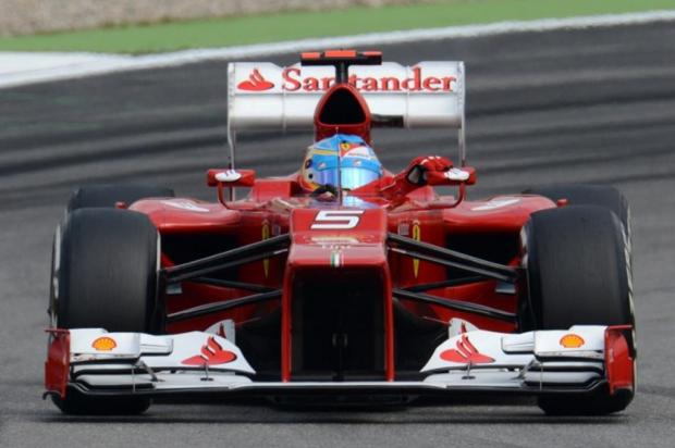 Alonso brilha no classificatório e garante a pole no GP da Alemanha Patrik Stollarz/AFP