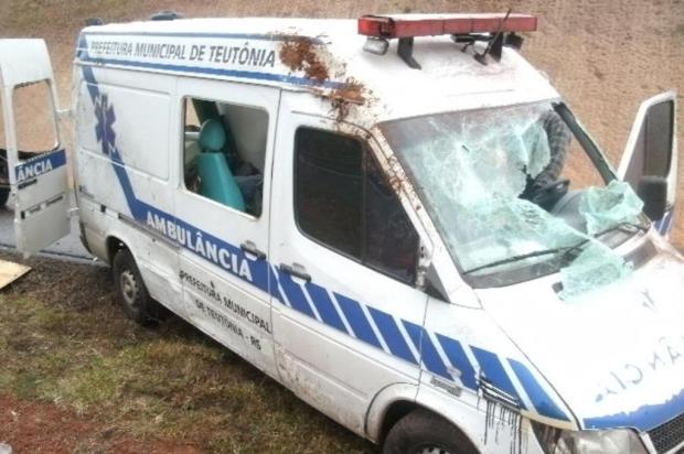 Ambulância com pacientes de Teutônia tomba e deixa seis feridos em Taquari Polícia Rodoviária Federal/Divulgação Ambulância com pacientes de Teutônia tomba e deixa seis feridos em Taquari Polícia Rodoviária Federal/Divulgação