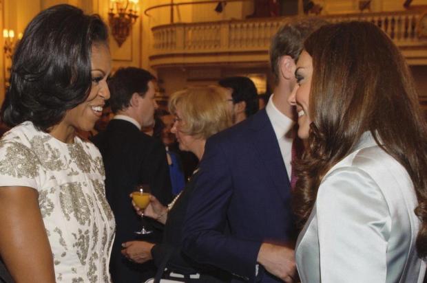 Encontro: Kate Middleton recebe Michelle Obama em Londres Dominic Lipinski/AP Photo Encontro: Kate Middleton recebe Michelle Obama em Londres Dominic Lipinski/AP Photo