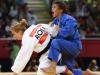 Judoca brasileira comemora o ouro