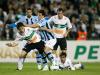 Por indisposição, Elano foi substituído no intervalo da partida