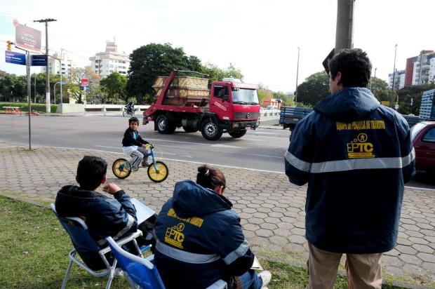 EPTC realiza pesquisa de contagem de tráfego na Capital Fernando Gomes/Agencia RBS EPTC realiza pesquisa de contagem de tráfego na Capital Fernando Gomes/Agencia RBS
