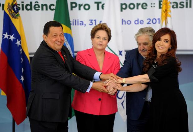 Os presidentes do bloco estão em Brasília, exceto o do Paraguai, país que está suspenso do Mercosul Foto: Pedro Ladeira / AFP Os presidentes do bloco estão em Brasília, exceto o do Paraguai, país que está suspenso do Mercosul Foto: Pedro Ladeira / AFP