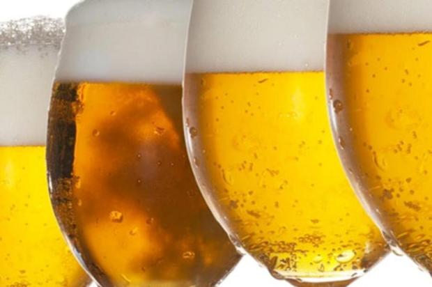 Cerveja e Carnaval: Combinação perfeita para manter o corpo hidratado Divulgação/RBS TV Cerveja e Carnaval: Combinação perfeita para manter o corpo hidratado Divulgação/RBS TV