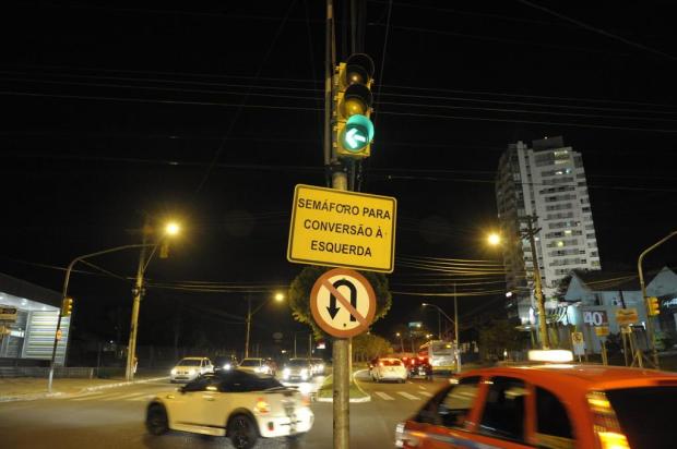 EPTC muda o trânsito para desafogar fluxo de veículos em frente ao Colégio Anchieta Adriana Franciosi/Agencia RBS EPTC muda o trânsito para desafogar fluxo de veículos em frente ao Colégio Anchieta Adriana Franciosi/Agencia RBS