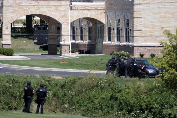 Após matar seis, atirador é "liquidado" pela polícia nos Estados Unidos Darren Hauck/AFP