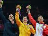 Medalhista de ouro brasileiro Arthur Zanetti entre o chinês Chen Yibing (à esquerda, com a prata) e o italiano Matteo Morandi (à direita, com o bronze)