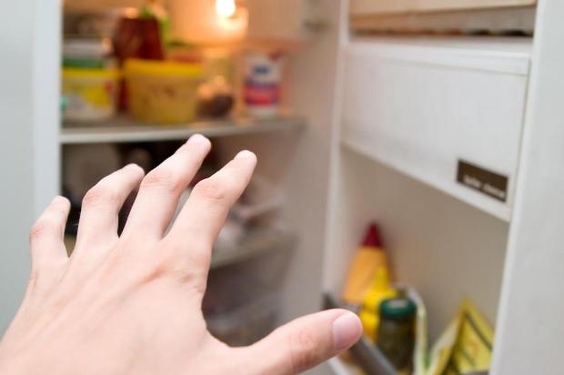 Assaltar a geladeira à noite pode ser sintoma de distúrbio alimentar Jimi Jows/Shutterstock
