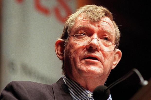 Crítico de arte australiano Robert Hughes morre aos 74 anos David Hancock/AFP