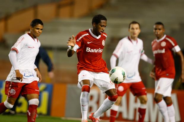 Com Fred como articulador, Fernandão escala meio-campo invicto contra o Coritiba Fernando Gomes/