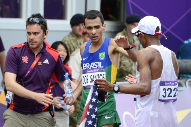 Marílson dos Santos chega em quinto na maratona Daniel Garcia/AFP Marílson dos Santos chega em quinto na maratona Daniel Garcia/AFP