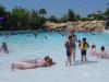 No parque Aquatica, a ordem é relaxar e aproveitar os diferentes ambientes, como as praias sem onda
