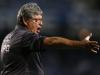 Geninho, técnico do Portuguesa, acompanha a partida