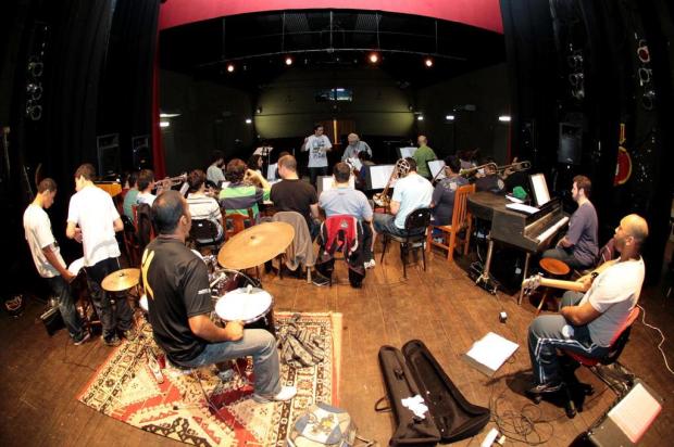 Orquestra-Escola de Rio Grande estreia nesta segunda no Teatro Municipal na cidade Guga VW/Especial Orquestra-Escola de Rio Grande estreia nesta segunda no Teatro Municipal na cidade Guga VW/Especial