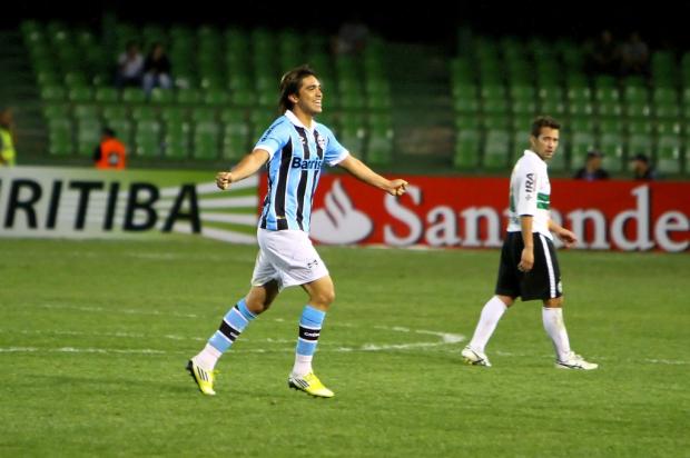 Grêmio perde para o Coritiba por 3 a 2, mas avança na Copa Sul-Americana Lucas Uebel, Grêmio/