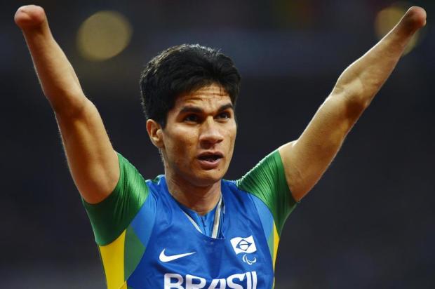 Brasileiro é ouro, bate recorde mundial e pede noiva em casamento Adrian Dennis/AFP Brasileiro é ouro, bate recorde mundial e pede noiva em casamento Adrian Dennis/AFP