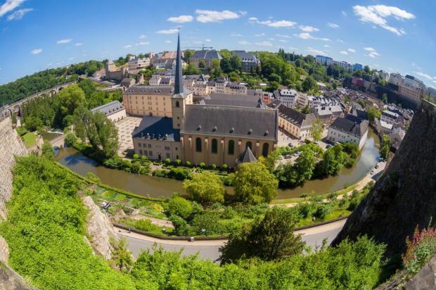 Luxemburgo pode parecer uma caixa de chocolates, mas também é cheia de restaurantes estilosos, danceterias e bares Sabino Parente/Deposit Photos Luxemburgo pode parecer uma caixa de chocolates, mas também é cheia de restaurantes estilosos, danceterias e bares Sabino Parente/Deposit Photos