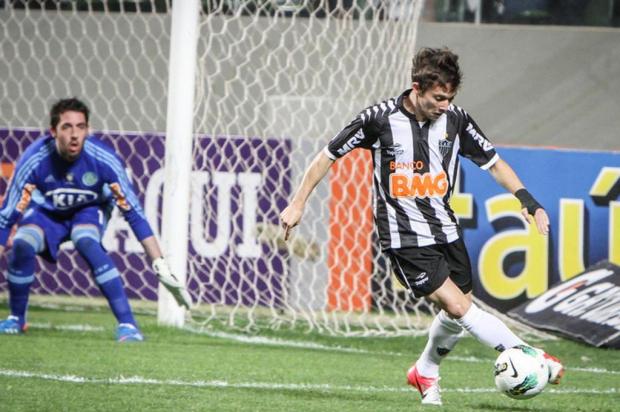 Bernard crava glórias em 2013: "É o ano do Galo, pode apostar" Divulgação/Clube Atlético Mineiro Bernard crava glórias em 2013: "É o ano do Galo, pode apostar" Divulgação/Clube Atlético Mineiro